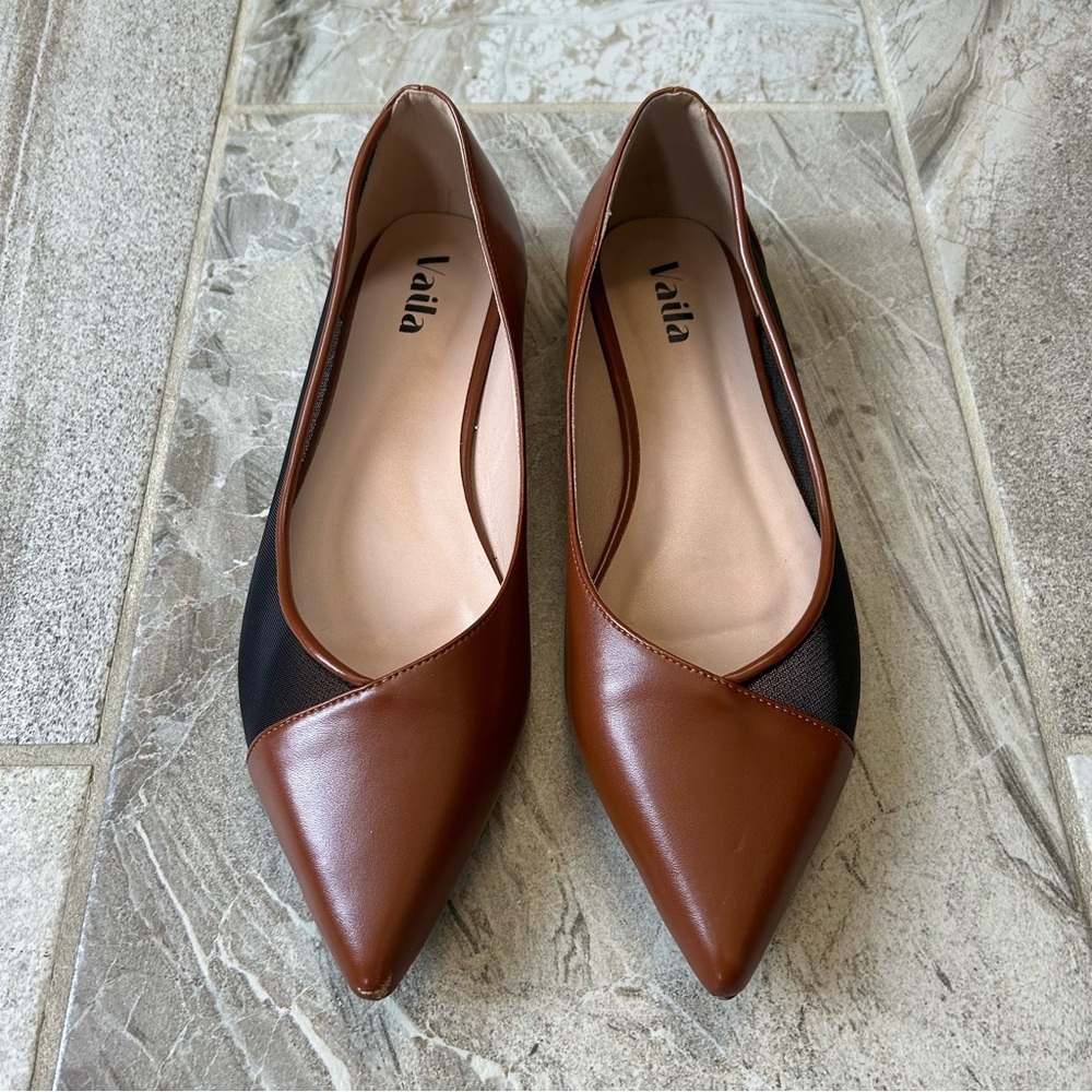 Vaila Linda Flats in Brown, Size 11